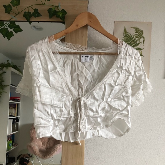 ❤️sold❤️ PRINCESS POLLY SILK TIE TOP - Picture 2 of 4